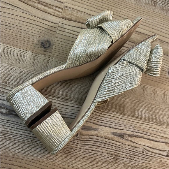 Kensie Metallic Gold Bow Sandles - Picture 5 of 9